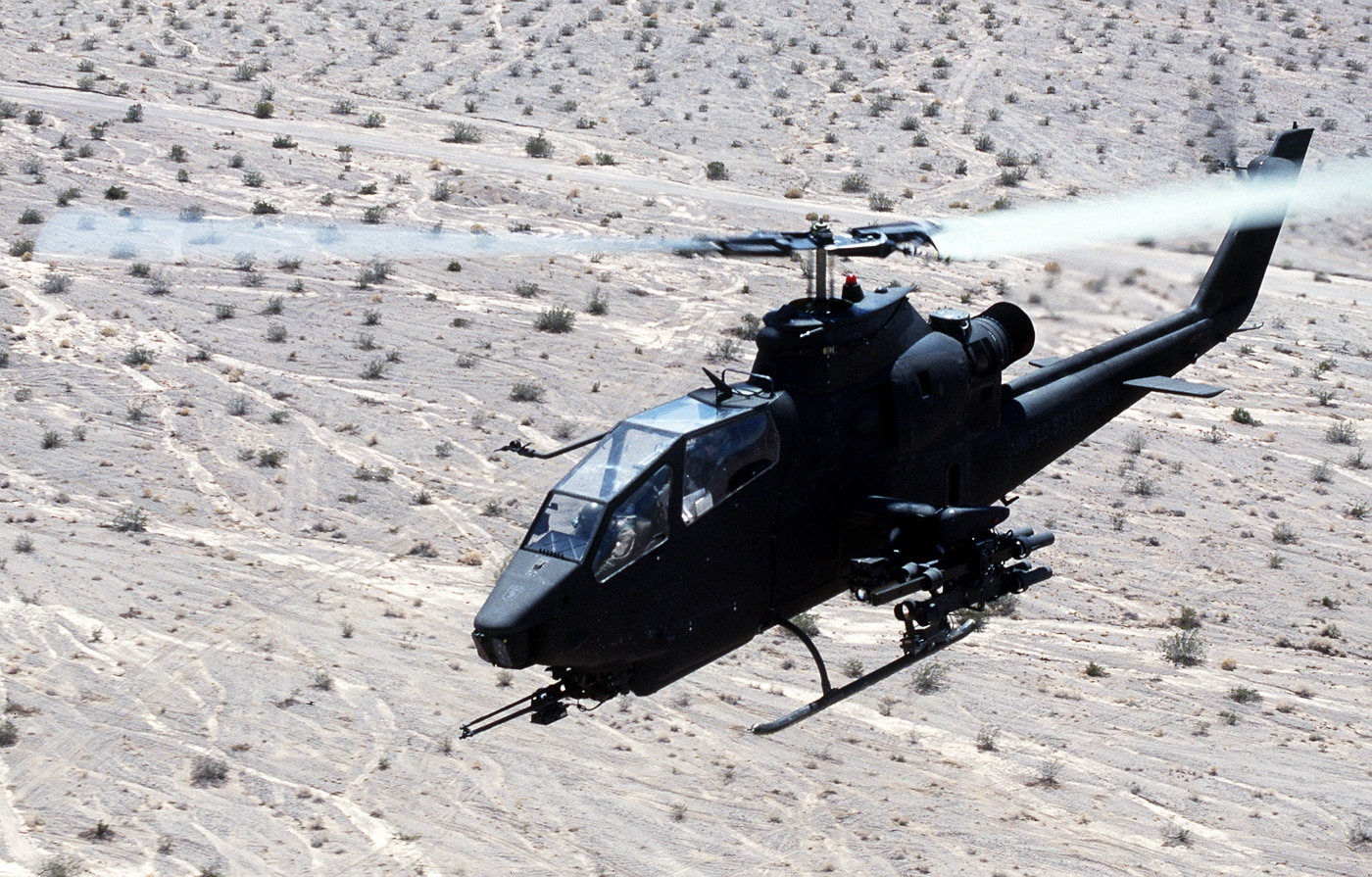 bell cobra attack helicopter