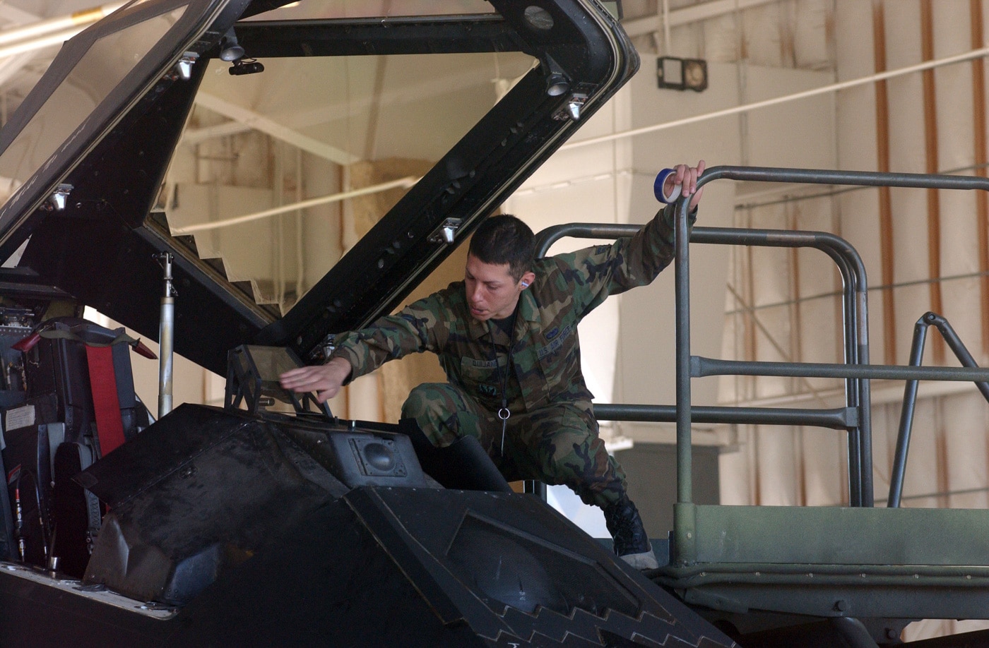 f-117 cockpit inspection