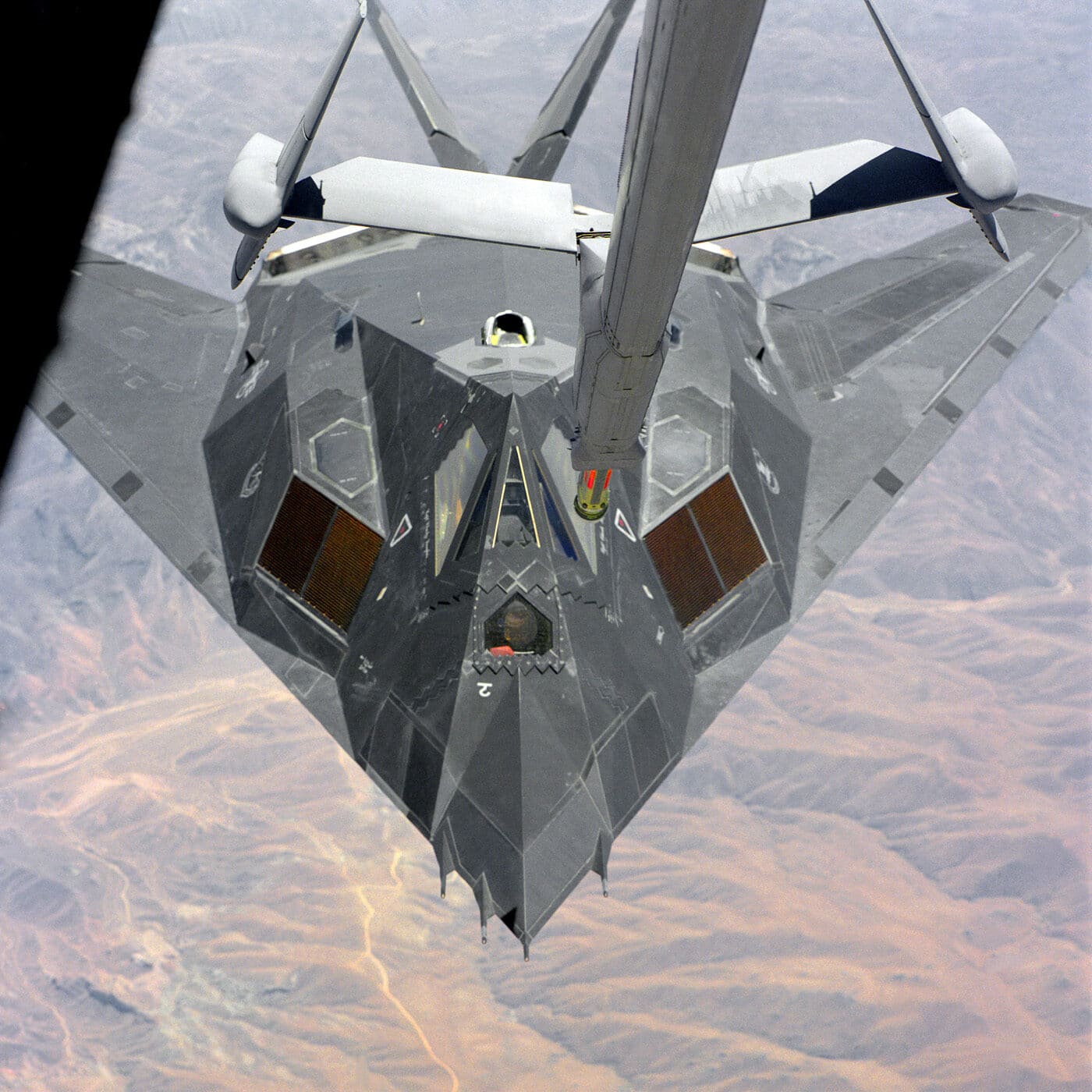 f-117 mid air refuel from kc-10