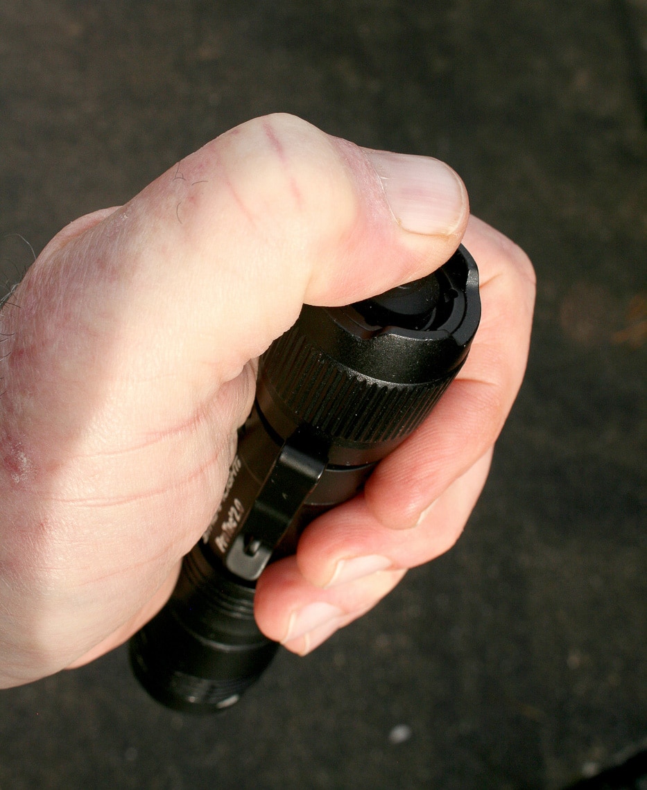 testing the streamlight flashlight switch