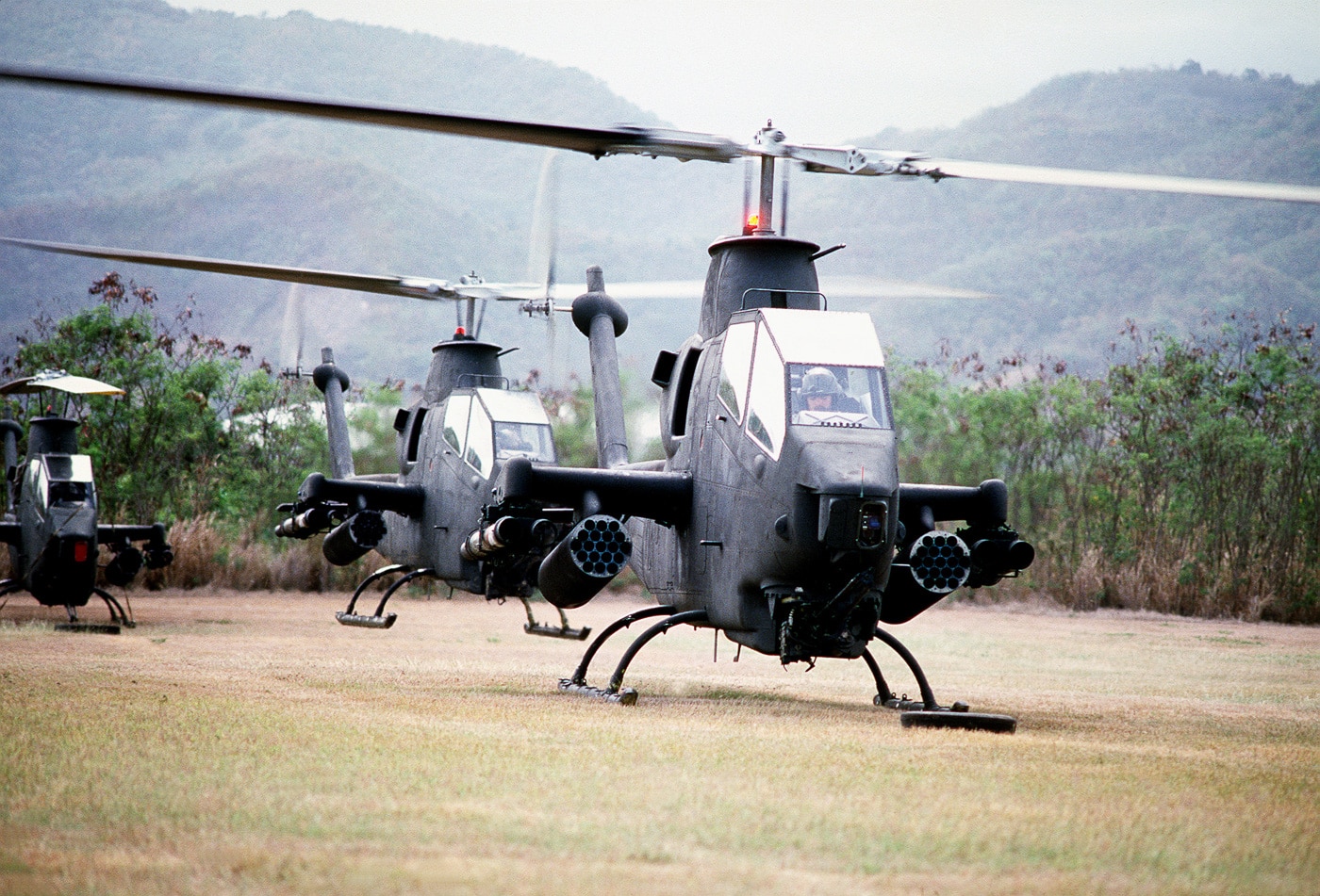 three cobra gunships in formation