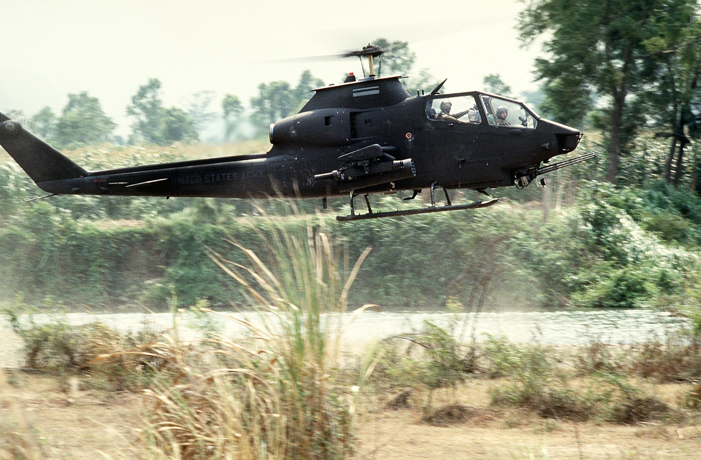 us army ah-1 cobra gunship