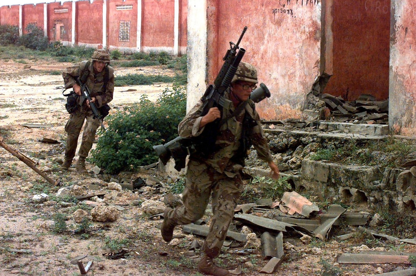 us marines in mogadishu with m16a1 and m203