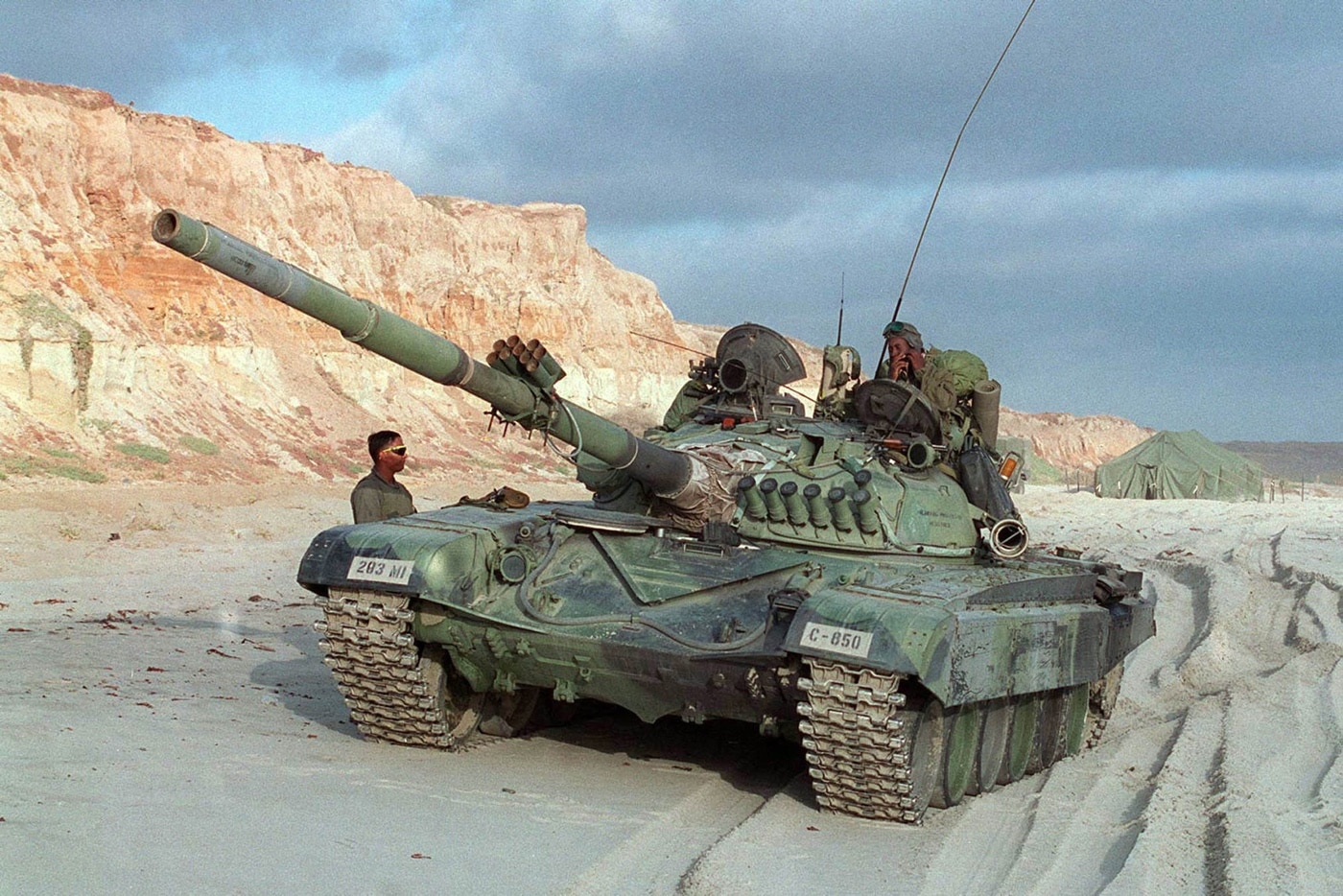 us marines operating a t-72 tank as opfor