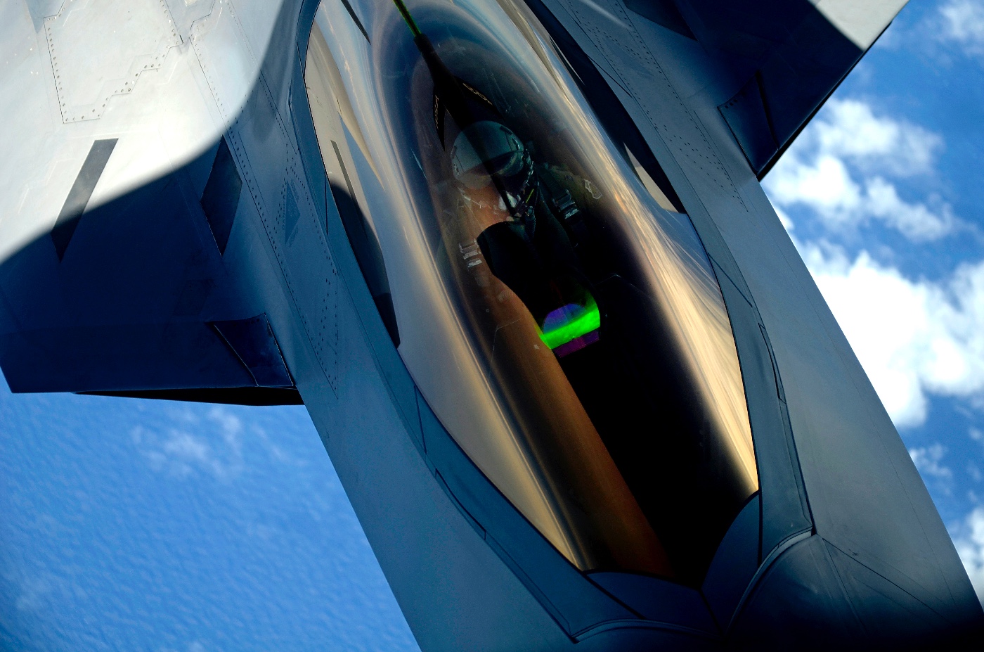 f-22 cockpit