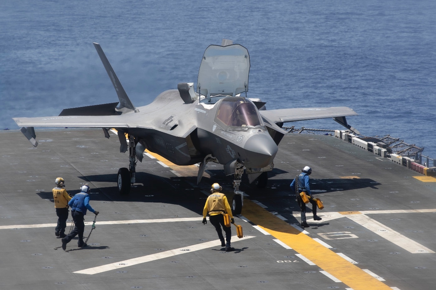 f-35 on aircraft carrier