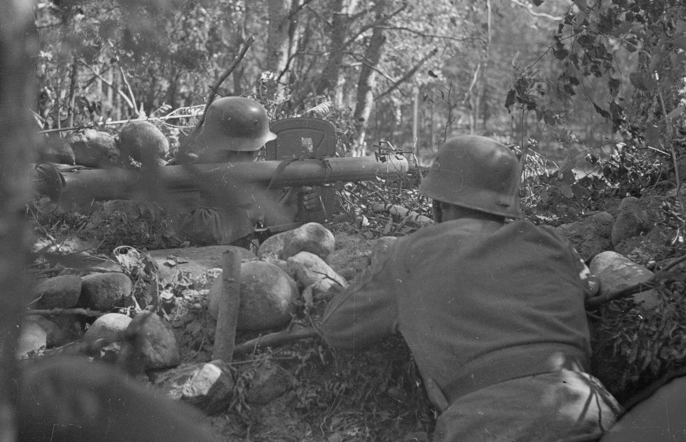 finnish soldiers engage russian troops with a panzerschreck