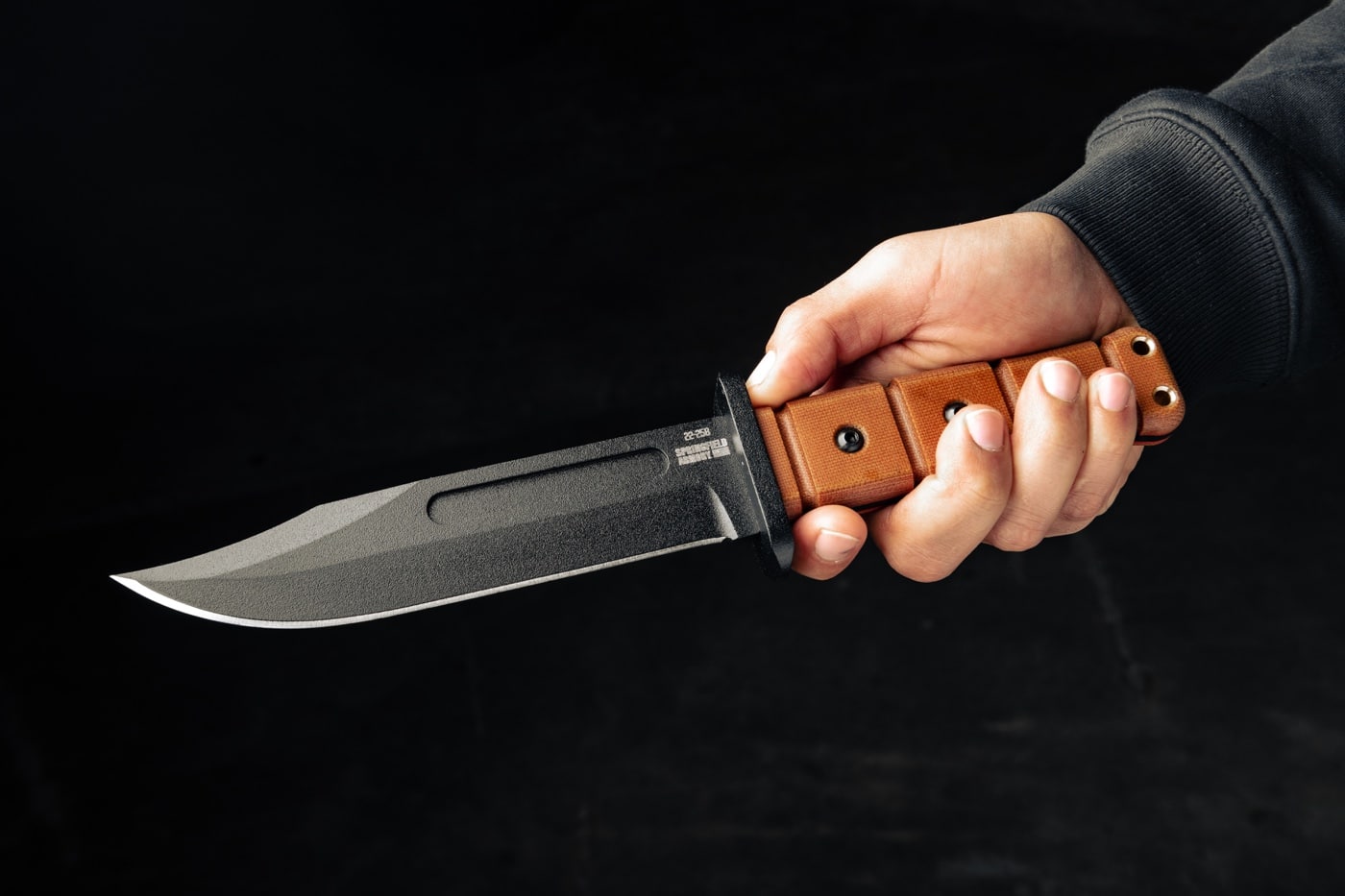 how to hold the springfield clip point field knife