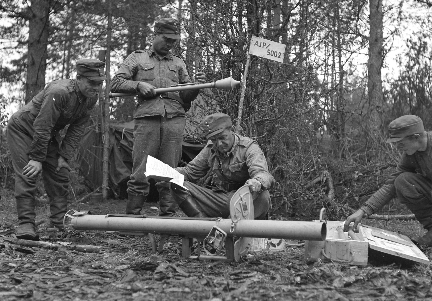 inspecting the panzerschreck