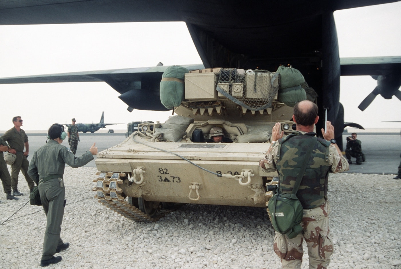 loading a m551 sheridan on a c-130 for desert storm