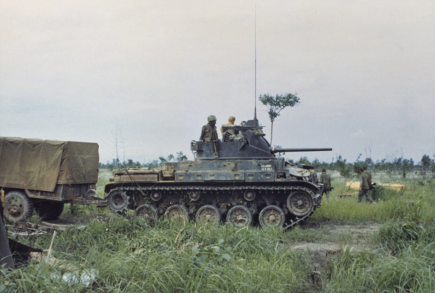 m42 duster in vietnam at fire base coral