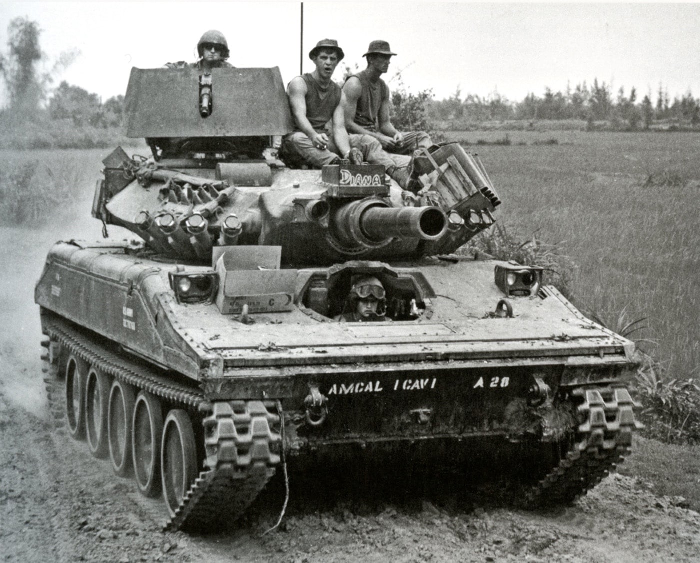 m551 sheridan near tam ky vietnam 1970