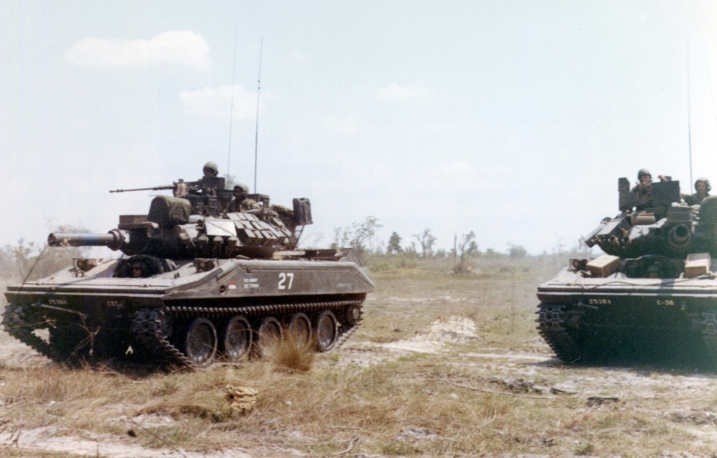 m551 sheridans in combat near cu chi vietnam