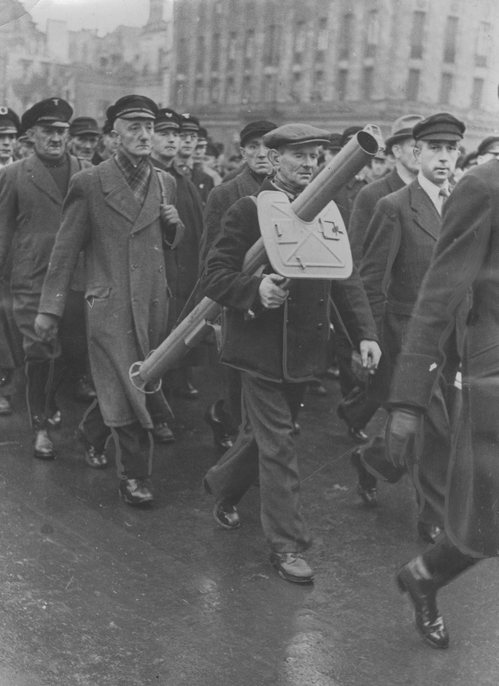 old men in the volkssturm armed with panzerschreck