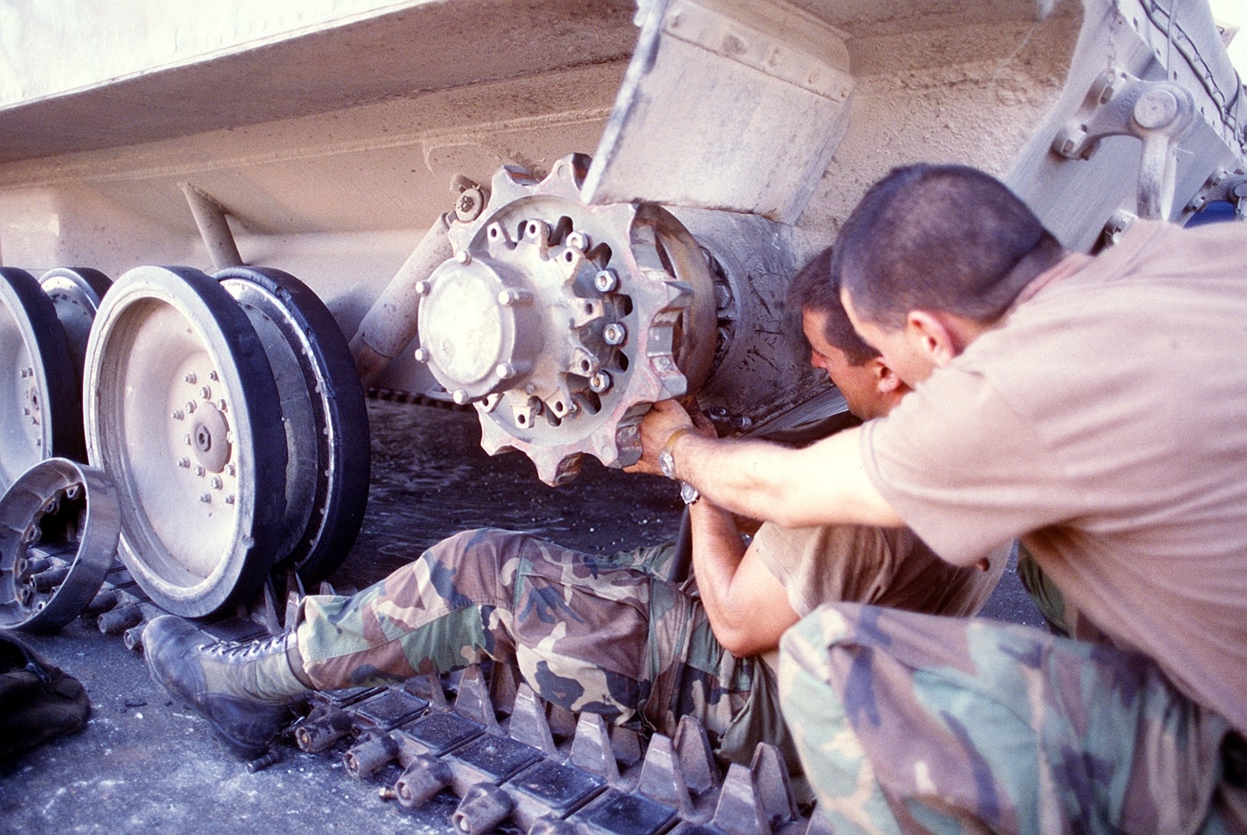 repairing a m551 track