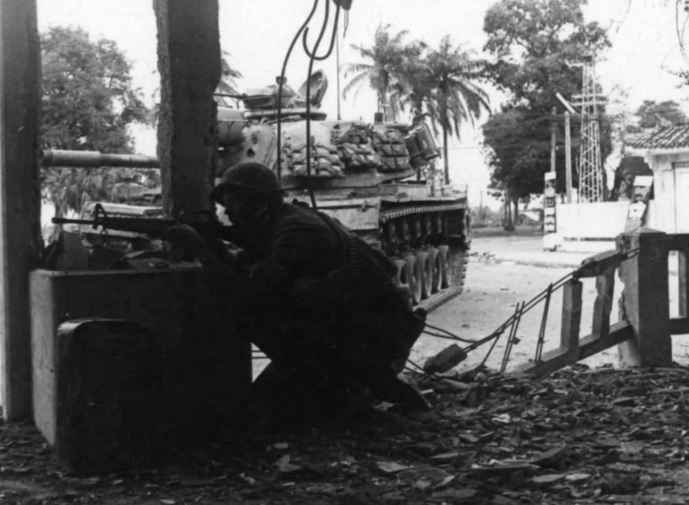 us marines fighting with m48 patton tank in hue city during tet offensive