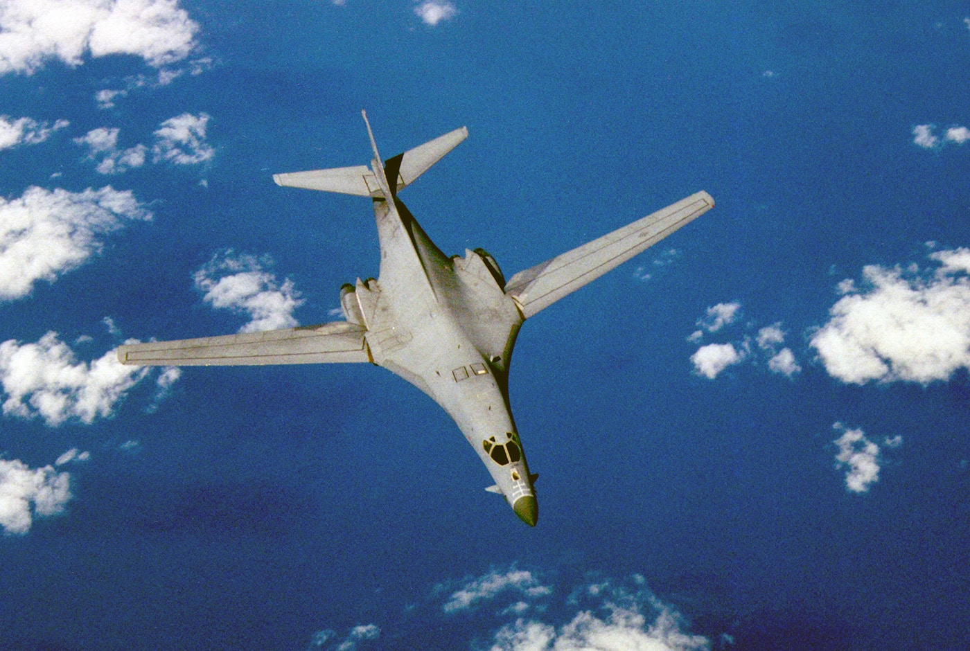 b-1 lancer bomber