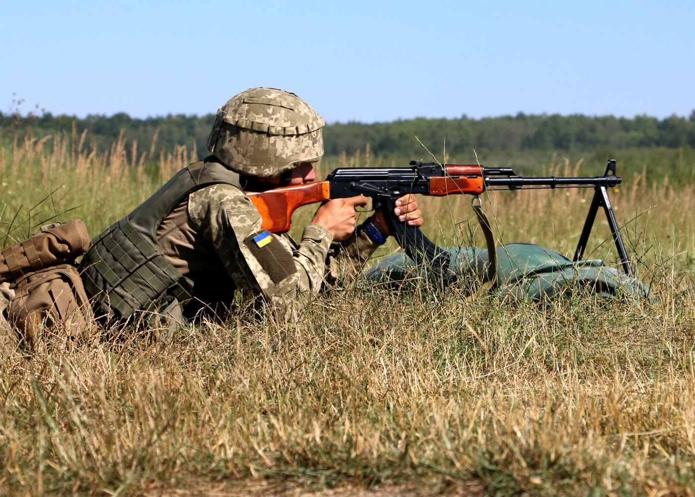 ukrainian soldier shooting rpk