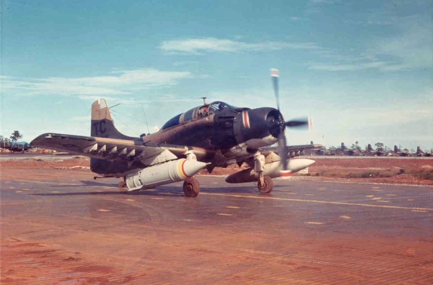 a-1e skyraider equipped with fae