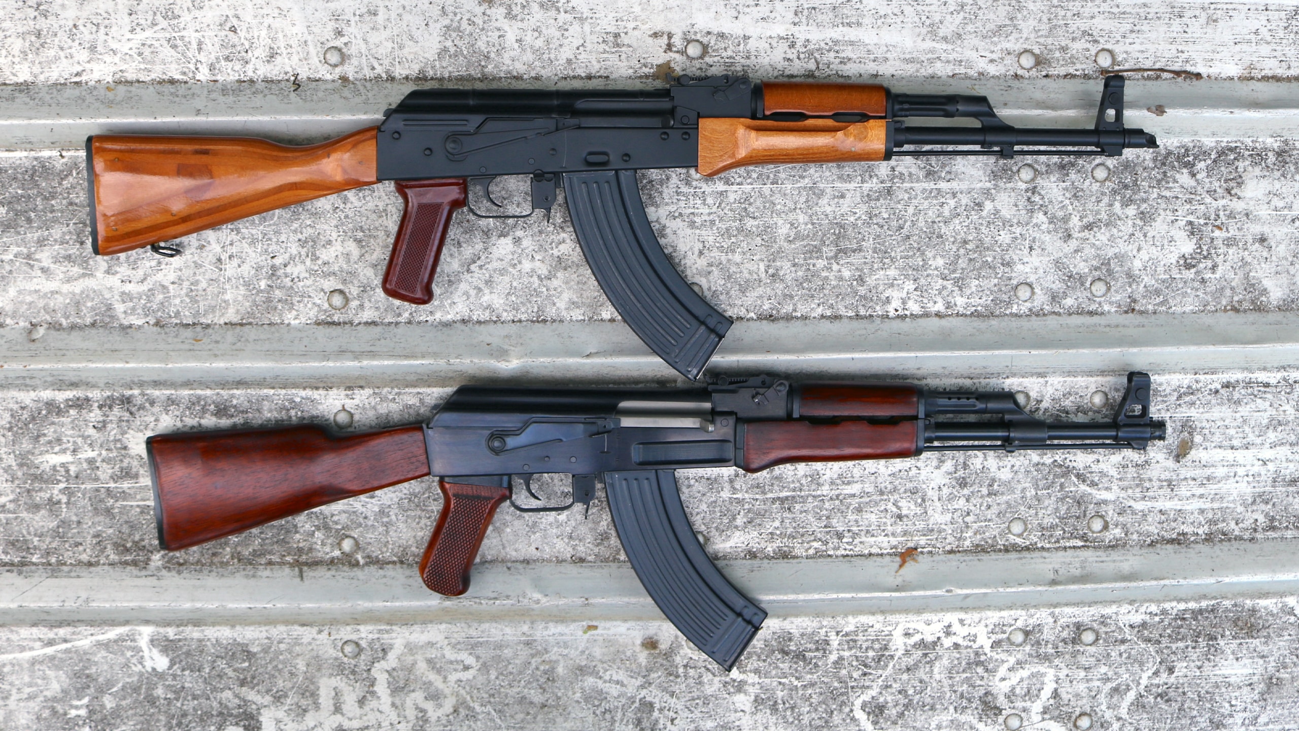 https://www.thearmorylife.com/wp-content/uploads/2023/06/ak47-vs-akm.jpg?utm_source=chatgpt.com