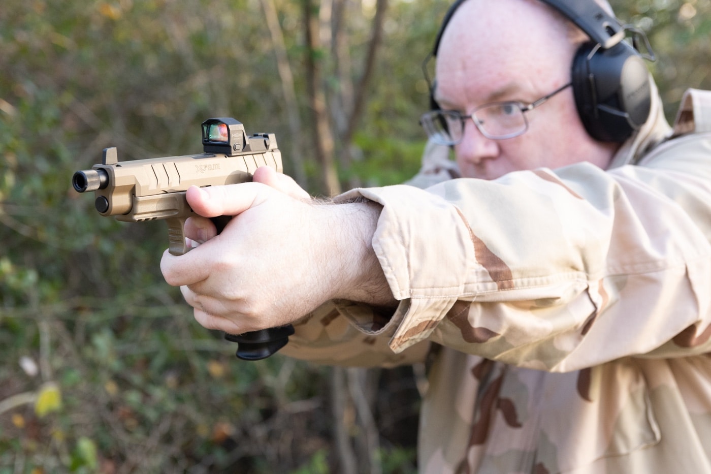 author shooting the xd-m elite 9mm threaded barrel