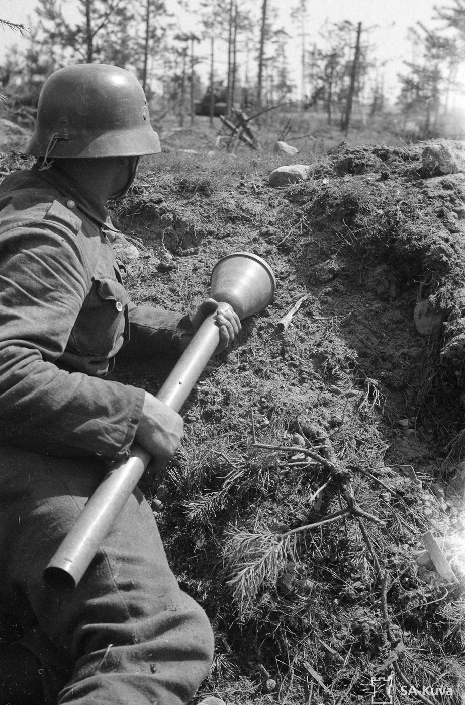 finish soldier prepares to engage a russian tank