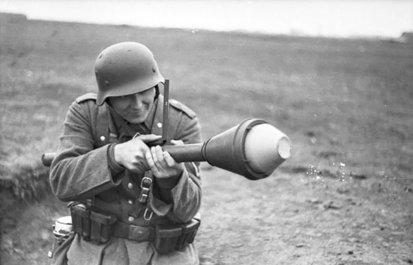 german soldier in ukraine during a training exercise with the panzerfaust