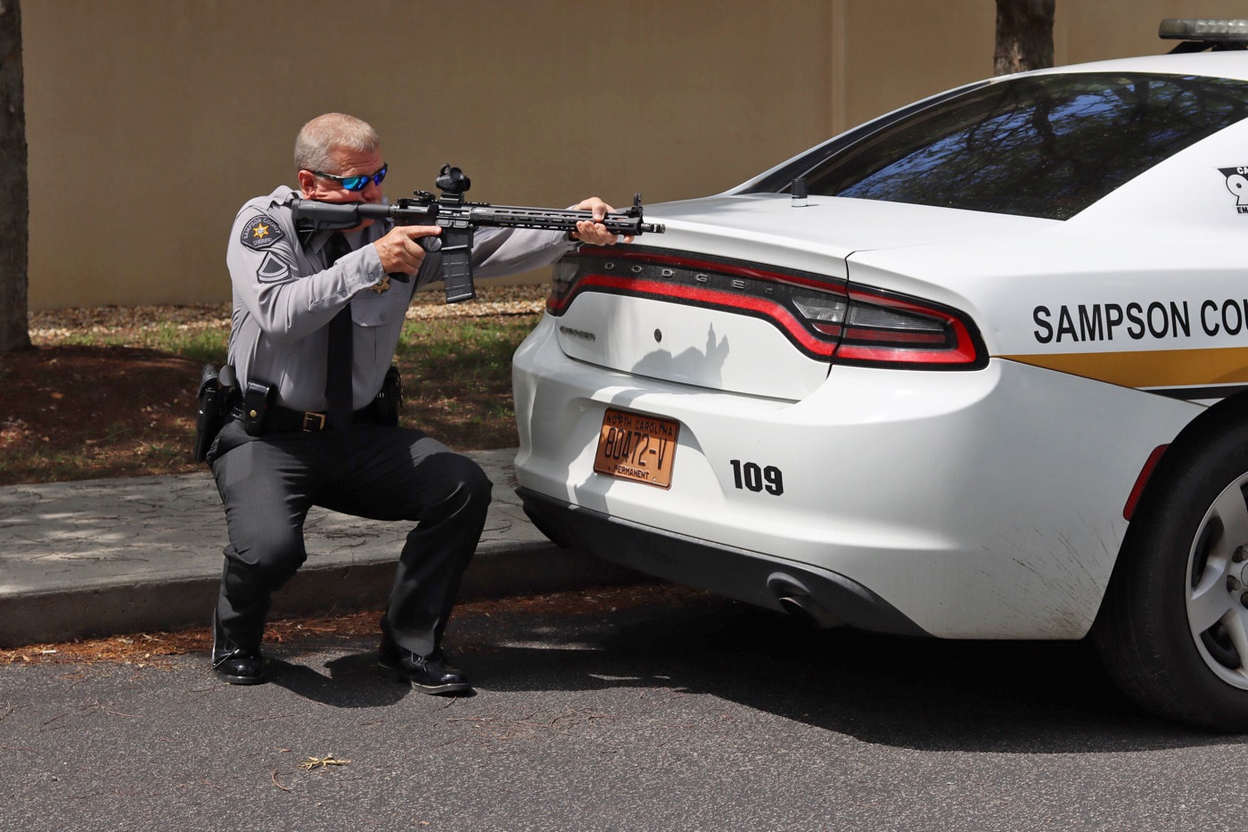 police officer shooting the victor rifle with aimpoint red dot sight