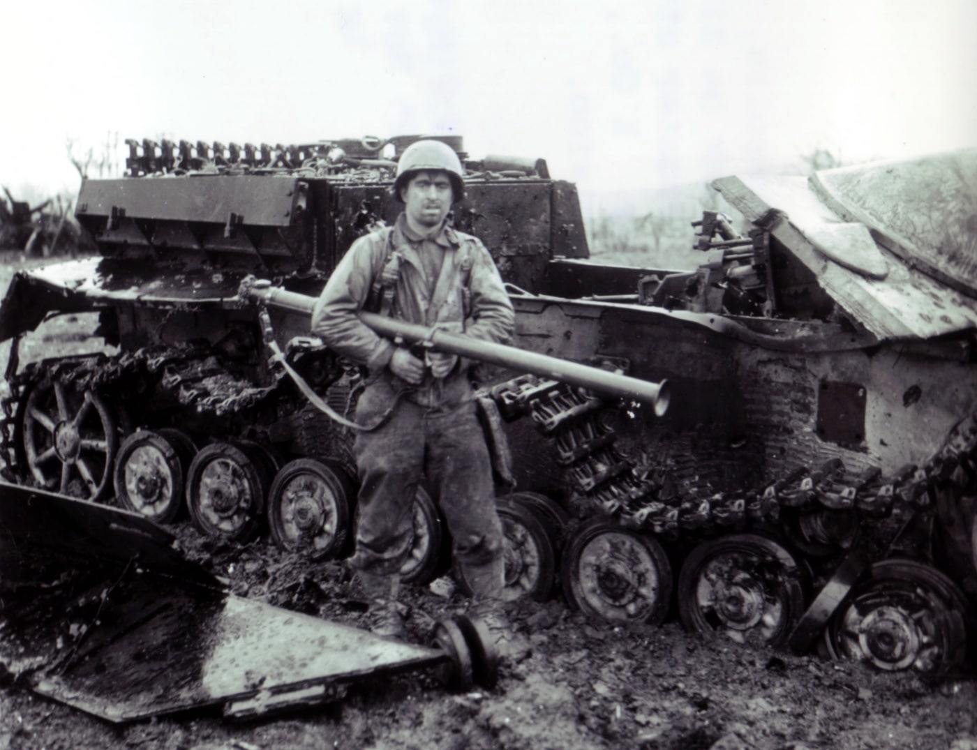 us soldier with bazooka destroys jadgpanzer