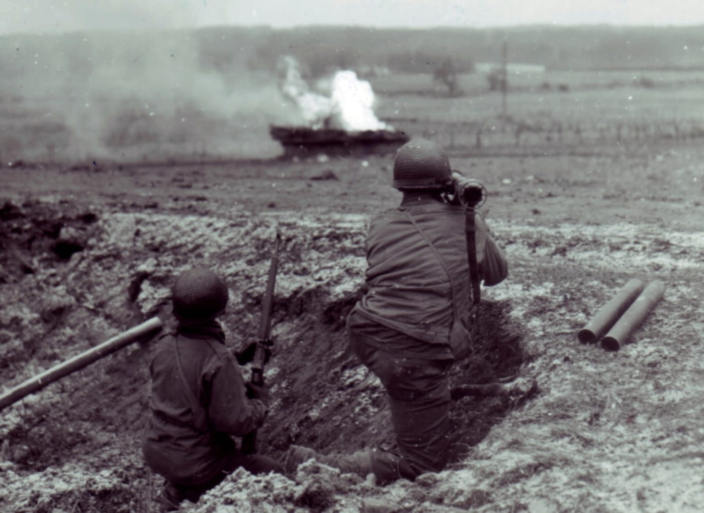 us soldiers shoot german panther tank with a bazooka