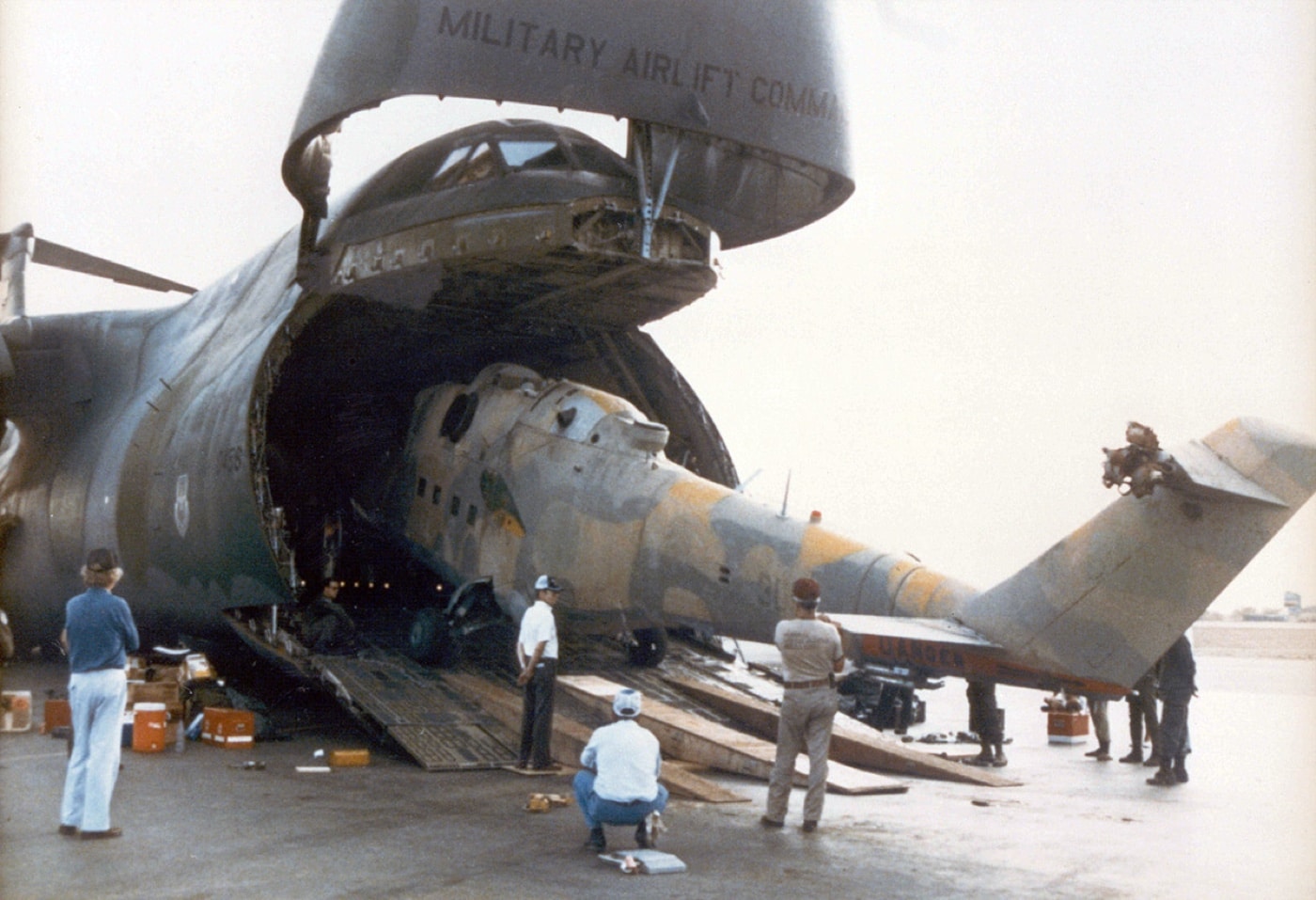 hind being loaded in to c-5 galaxy