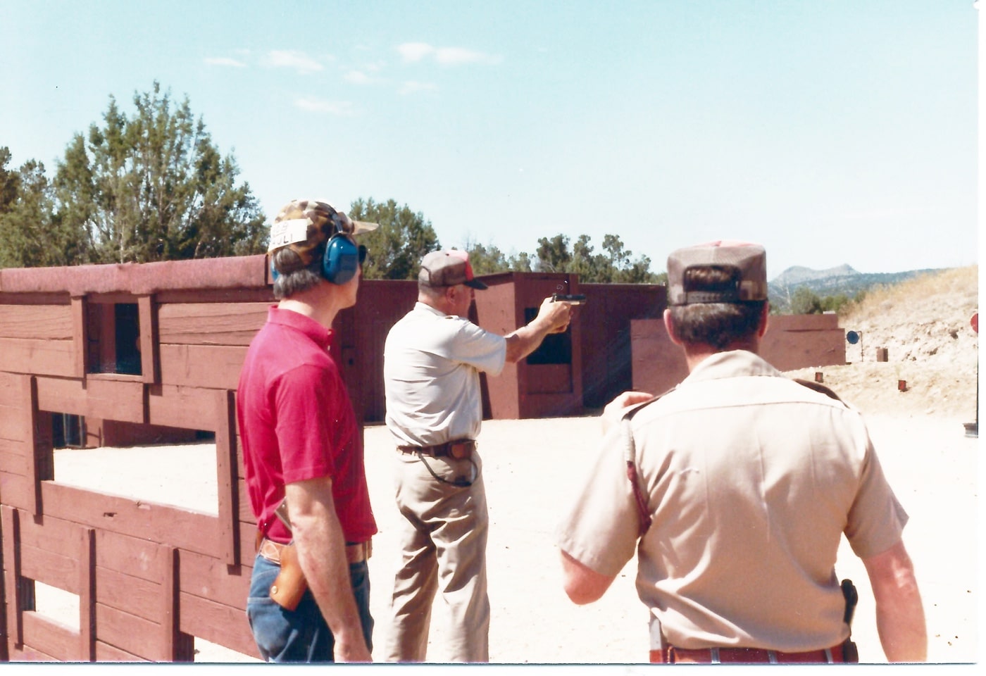 jeff cooper demonstrating how to shoot a pistol