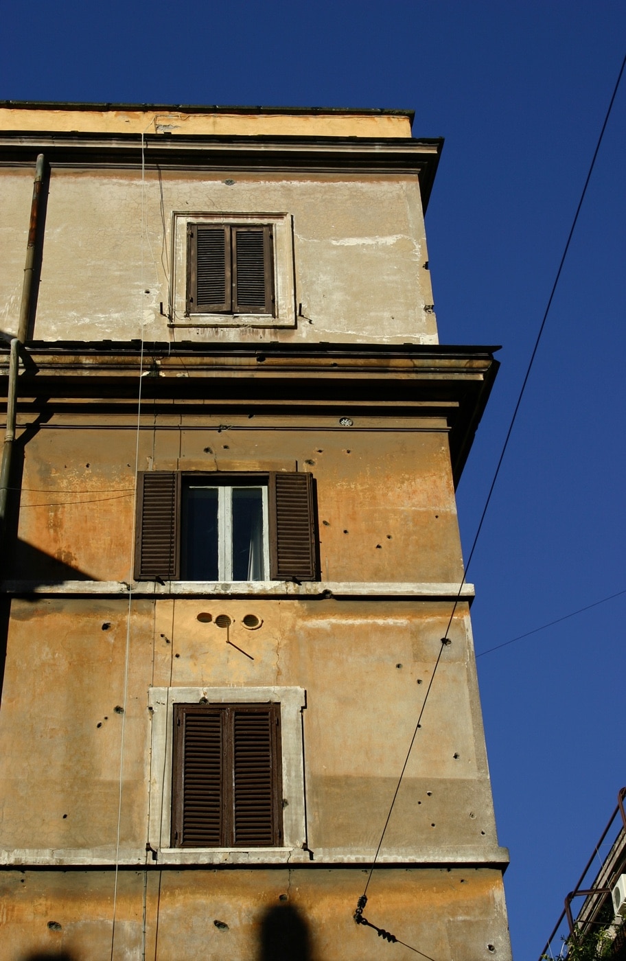 modern photo of bullet holes from via rasella