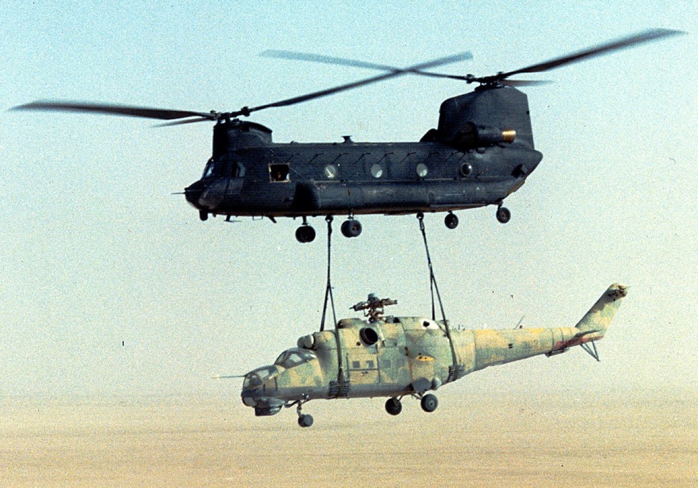 us army chinook carrying libyan hind