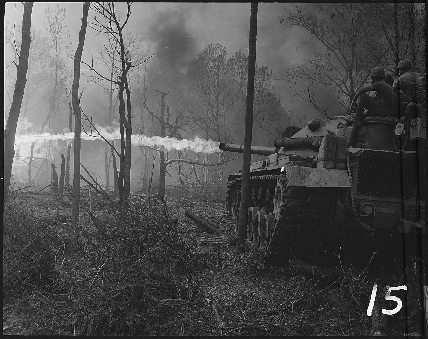 us marines m67 flamthrower tank in vietnam