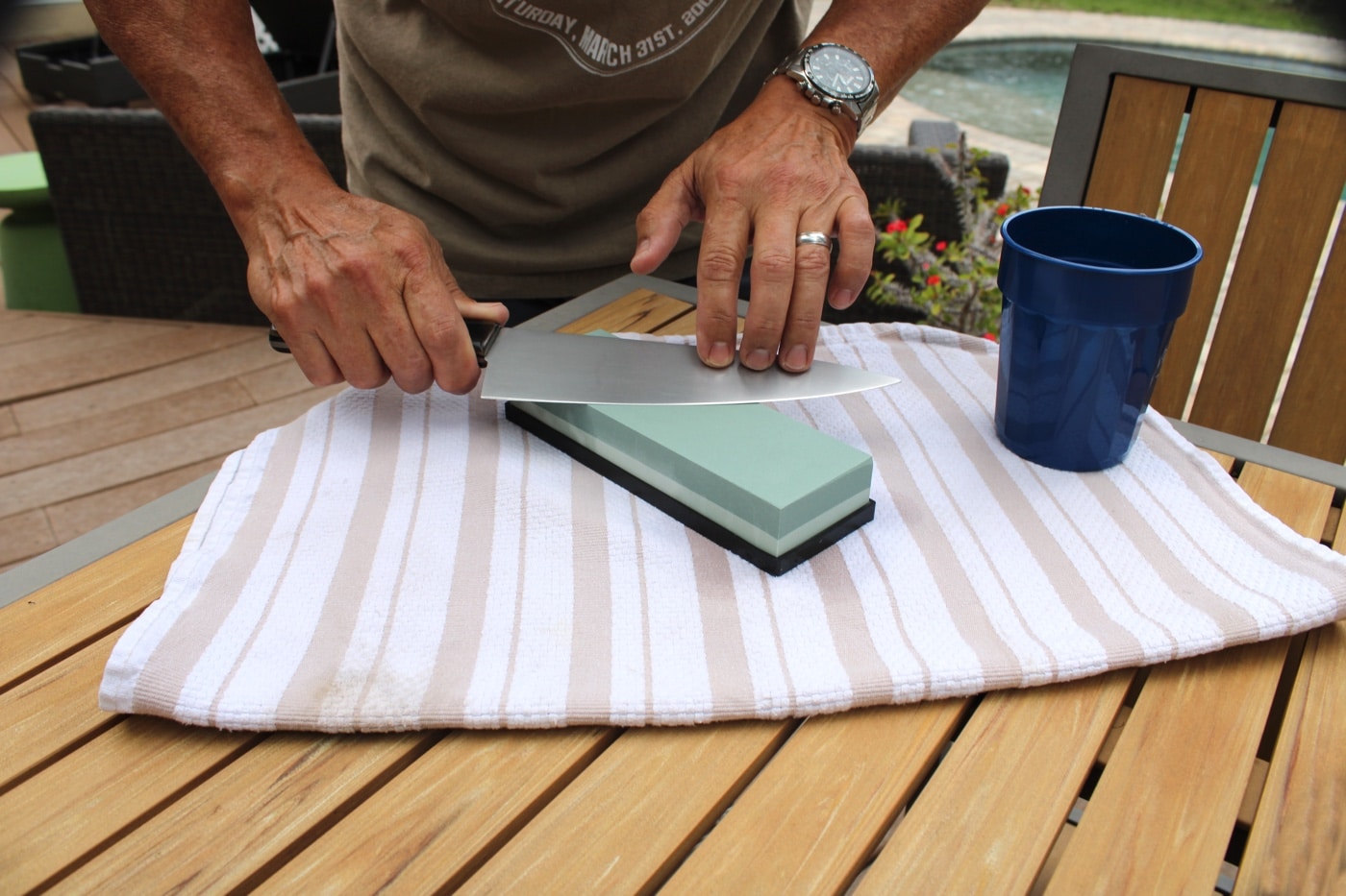 using a waterstone to sharpen a kitchen knife