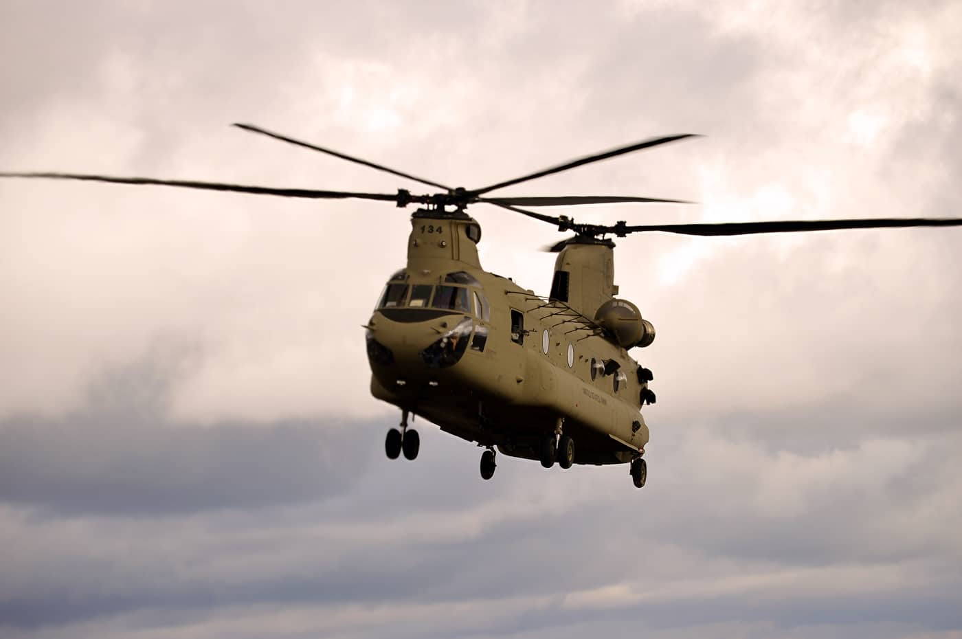 ch-47 chinook in flight