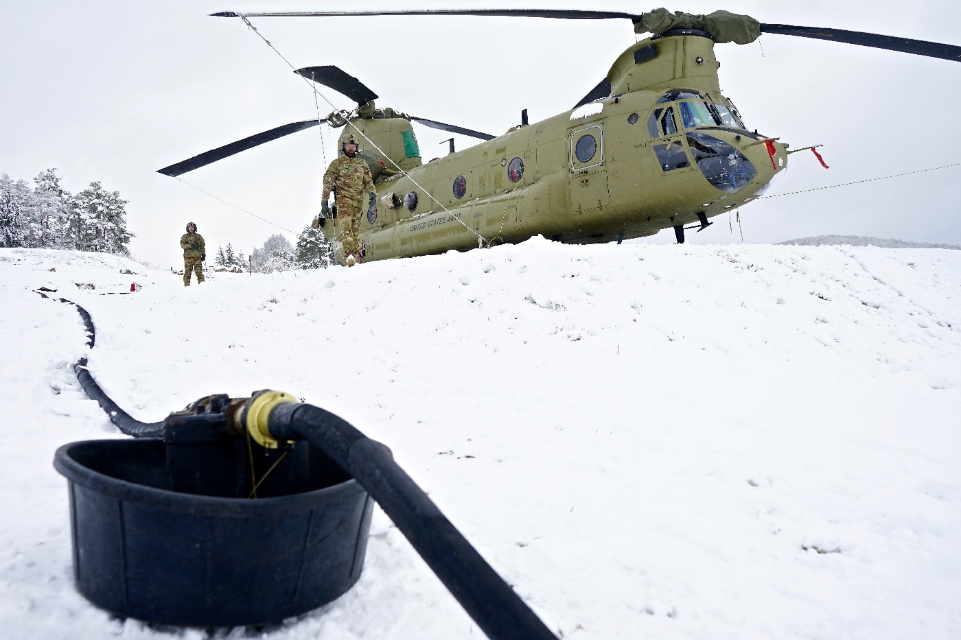 ch-47 ground refueling in snow