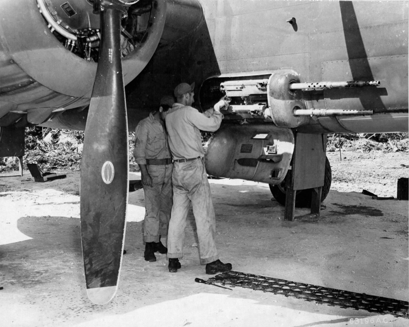 cheek guns on b-25 mitchell