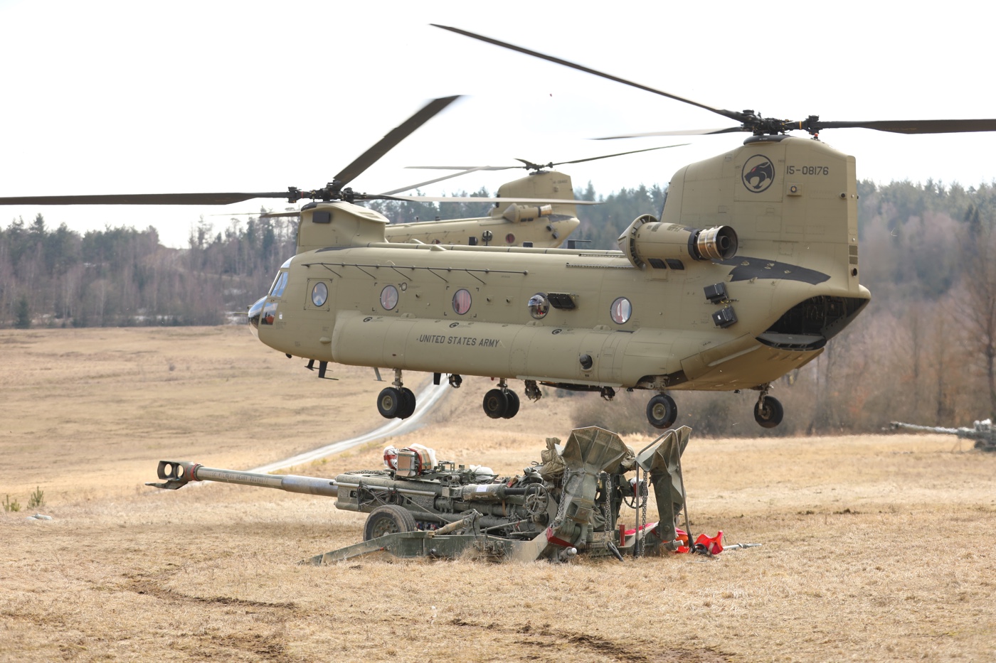 chinook delivers m777 howitzer