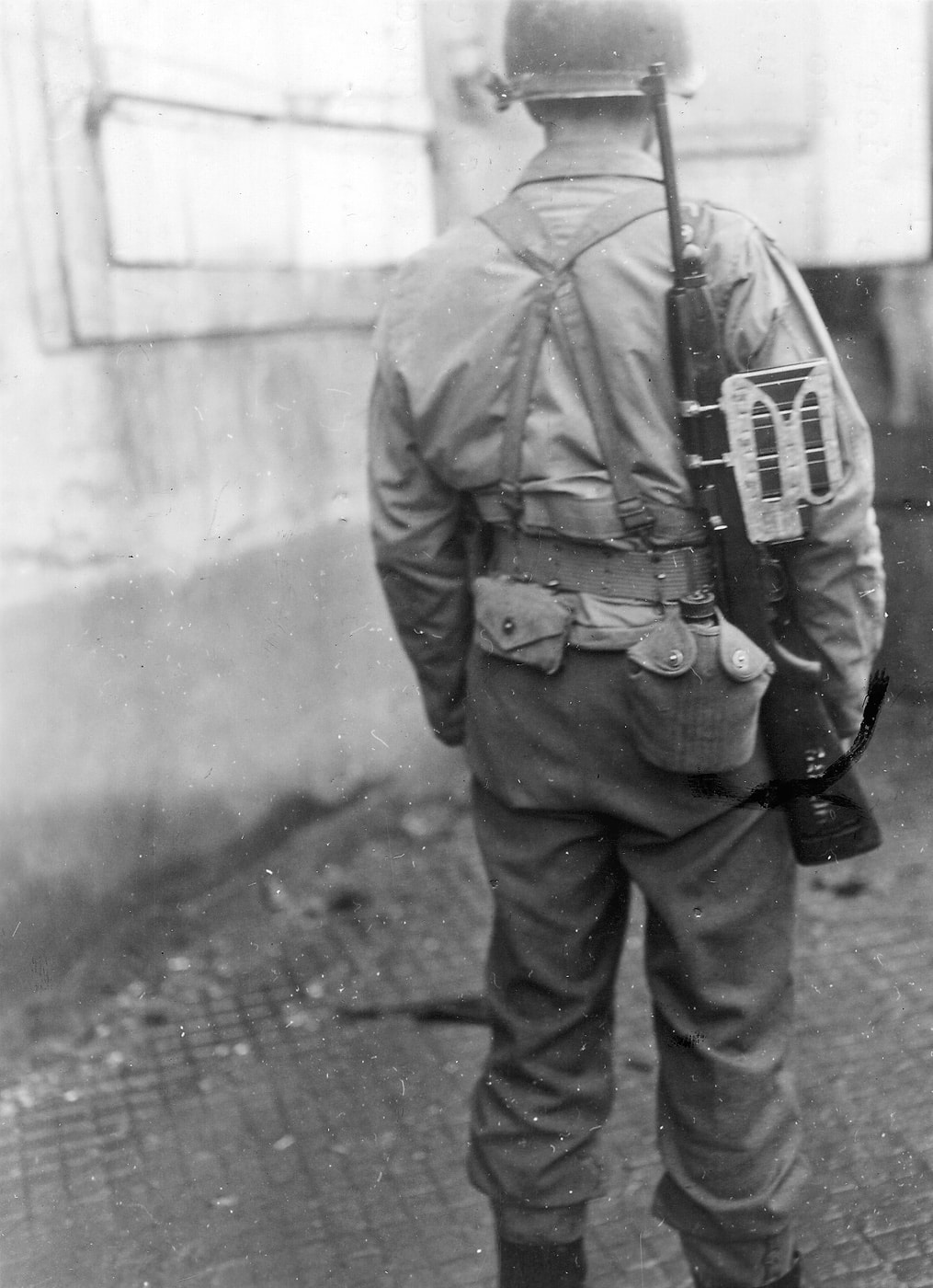 clip carrier on m1 carbine in eto