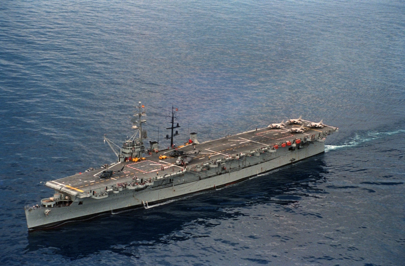 dédalo aircraft carrier