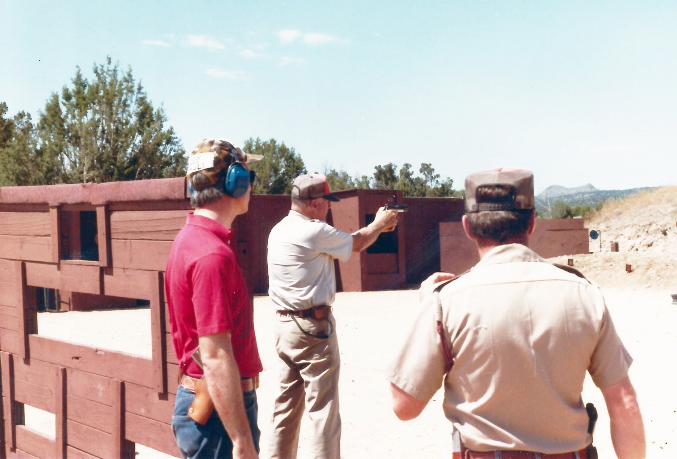 jeff cooper demonstrating how to shoot a pistol