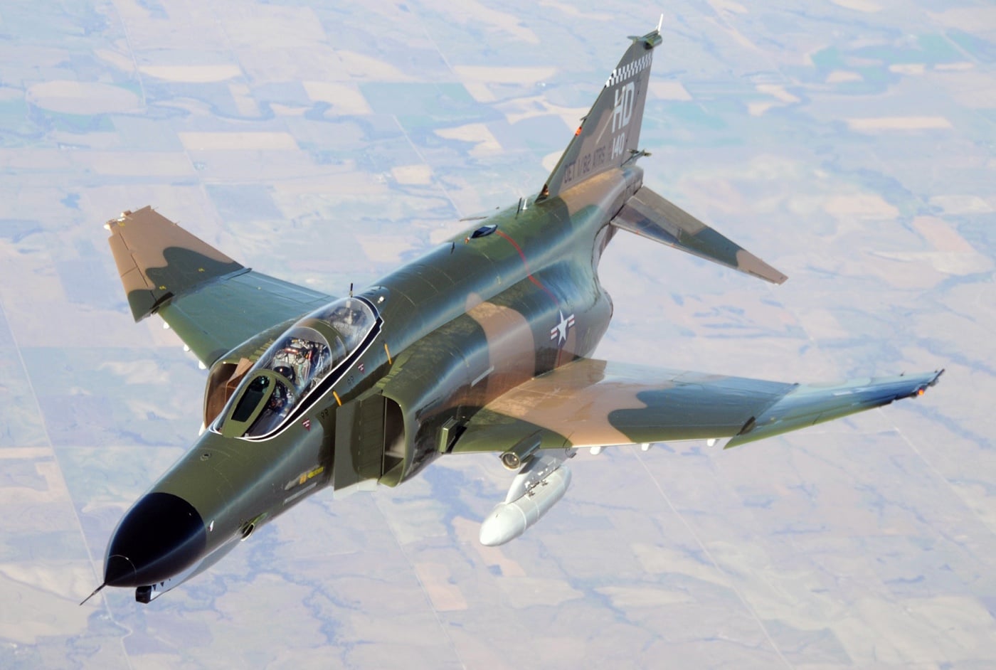 mcdonnell douglas f-4 phantom ii flying