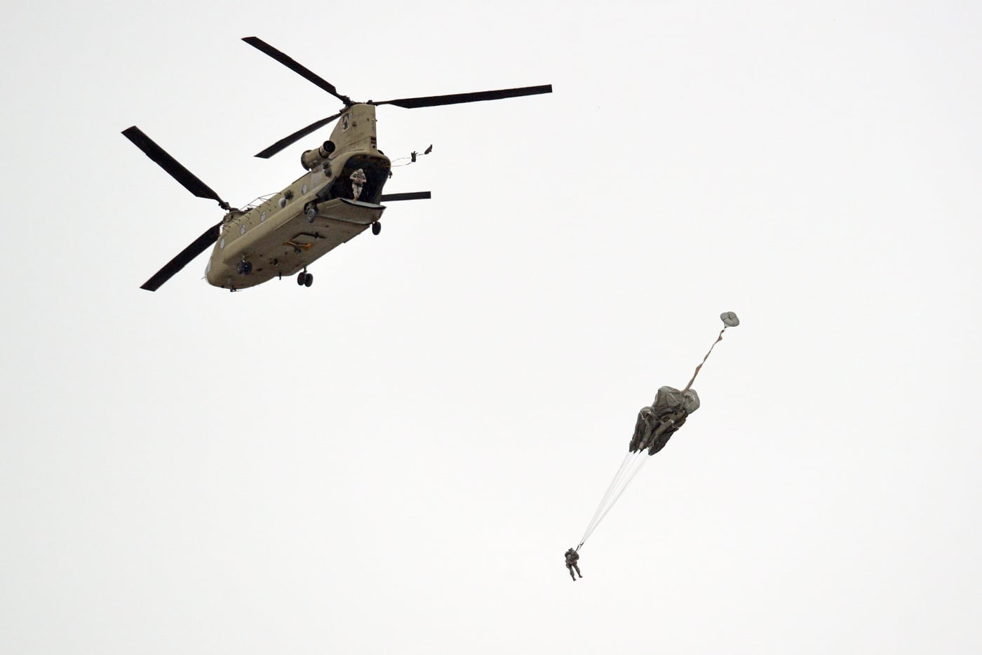 us army paratroopers jump from a ch-47 chinook