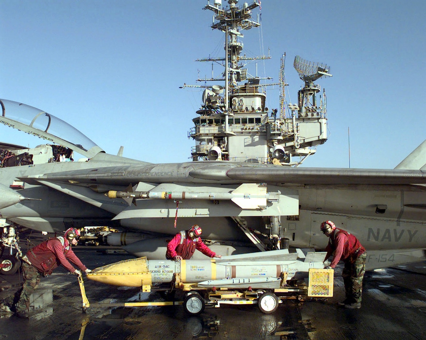 arming an f-14 on the uss independence