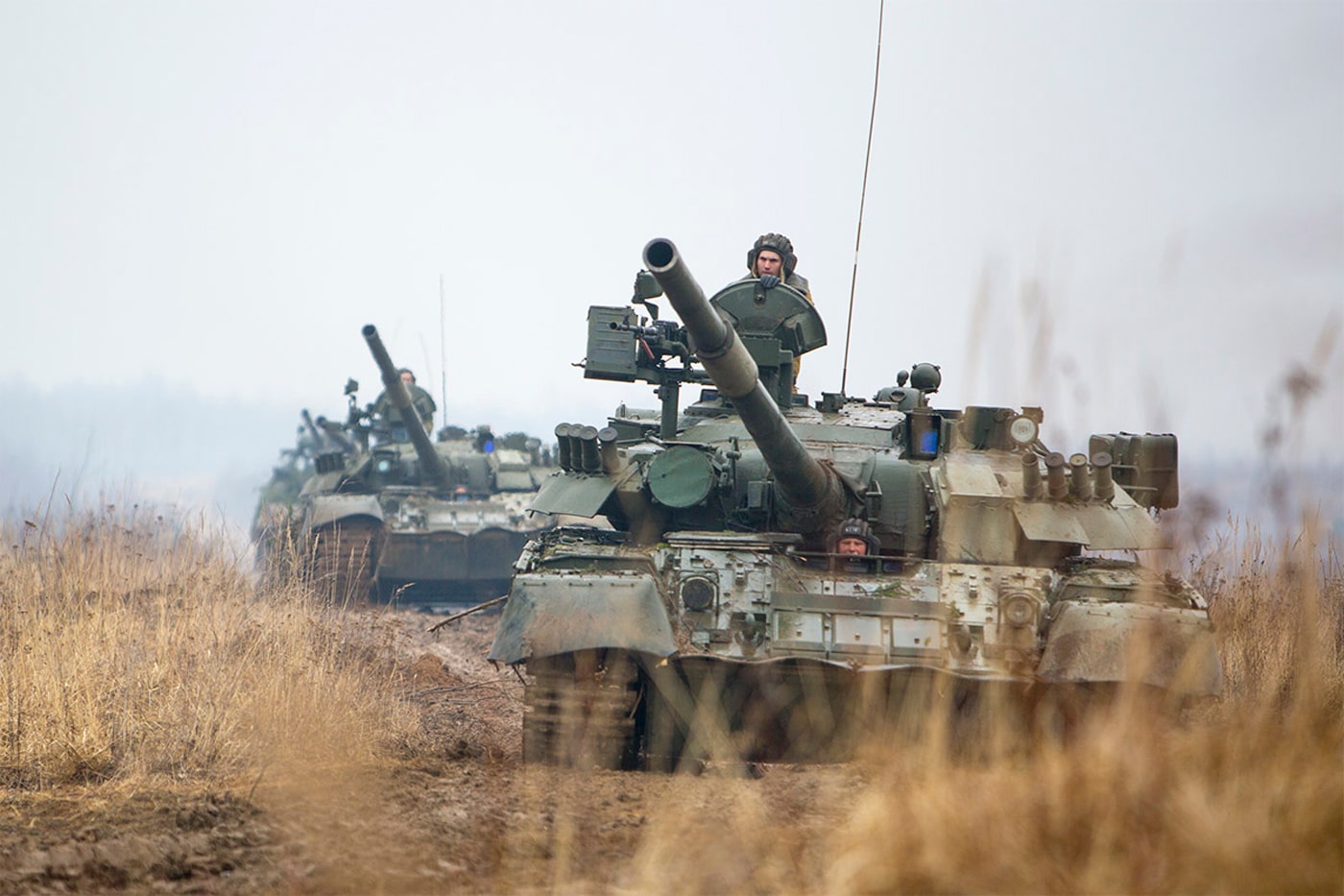 russian t-80u tanks in training