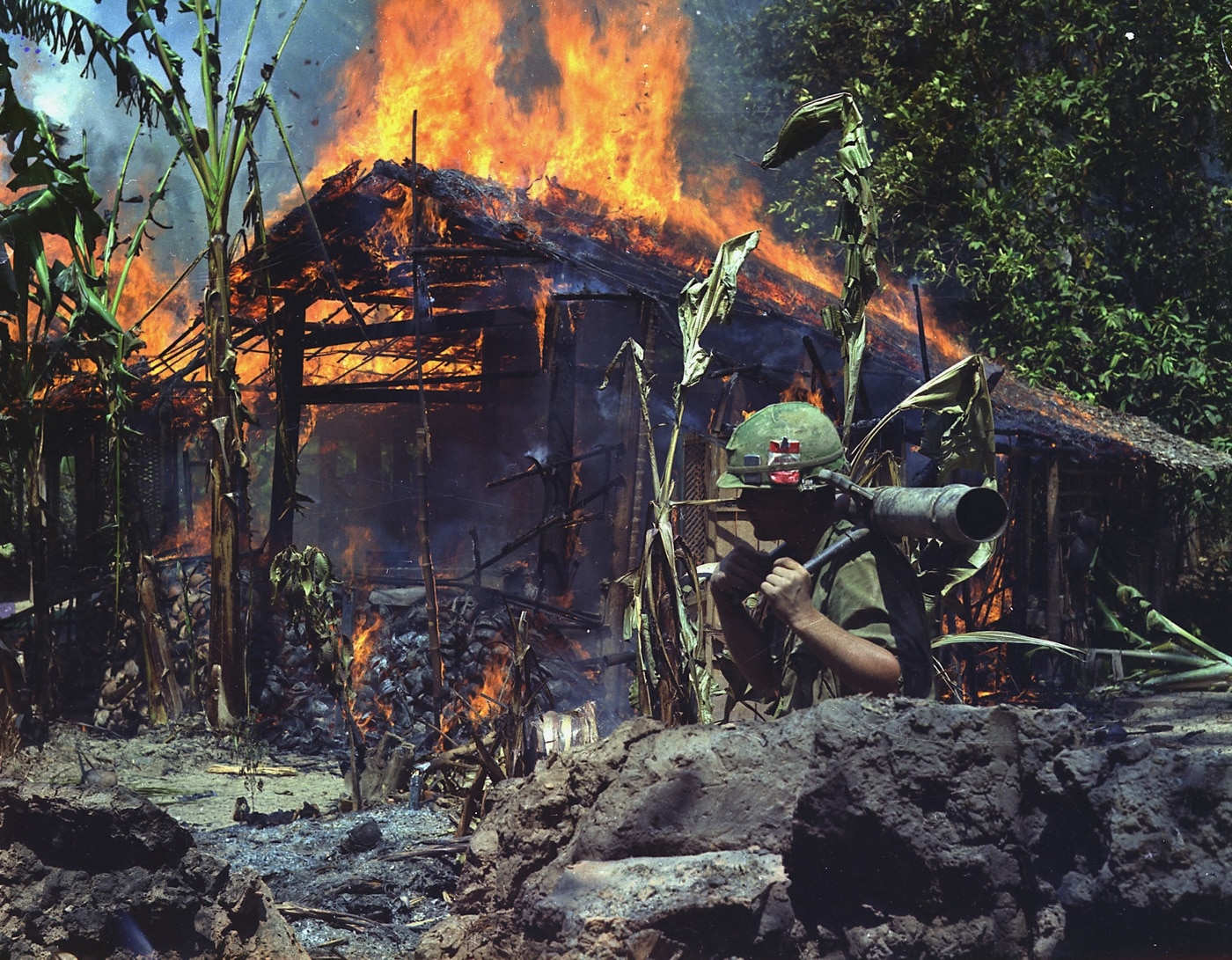 us soldier with m-67 recoilless rifle in vietnam