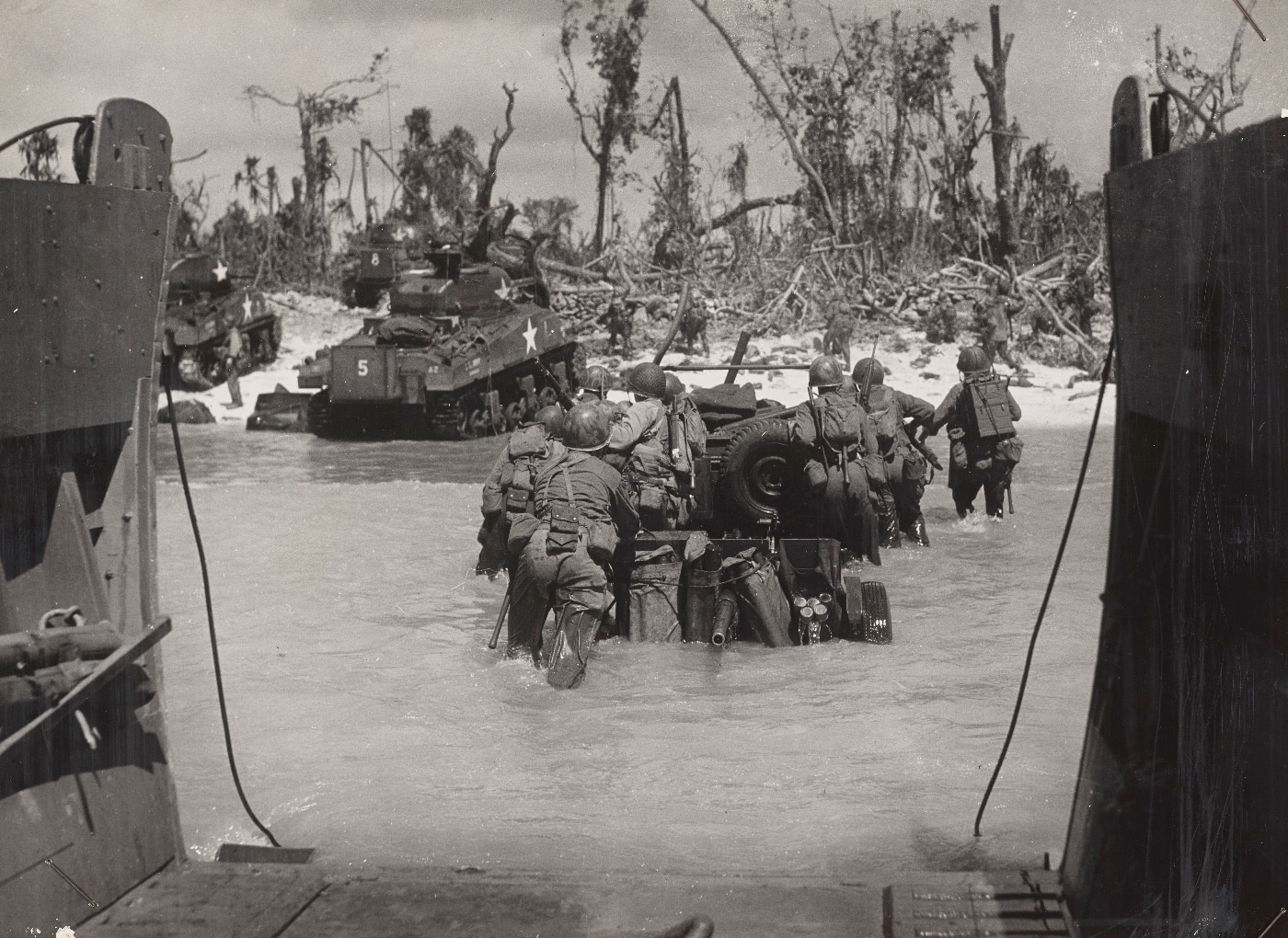 us troops during the invasion of peleliu