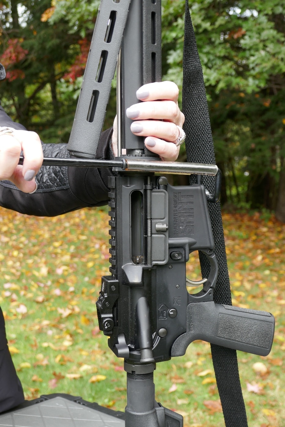 using a handguard removal tool on ar saint